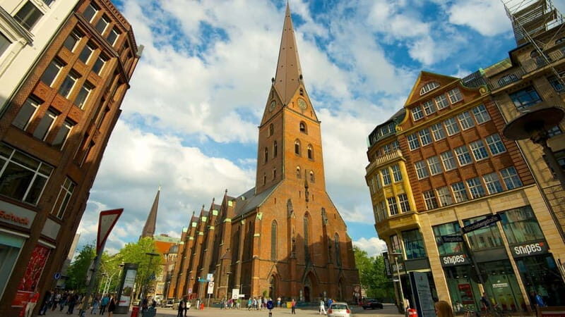 Guided tour of Hamburg - Analyzing the Tour’s Value