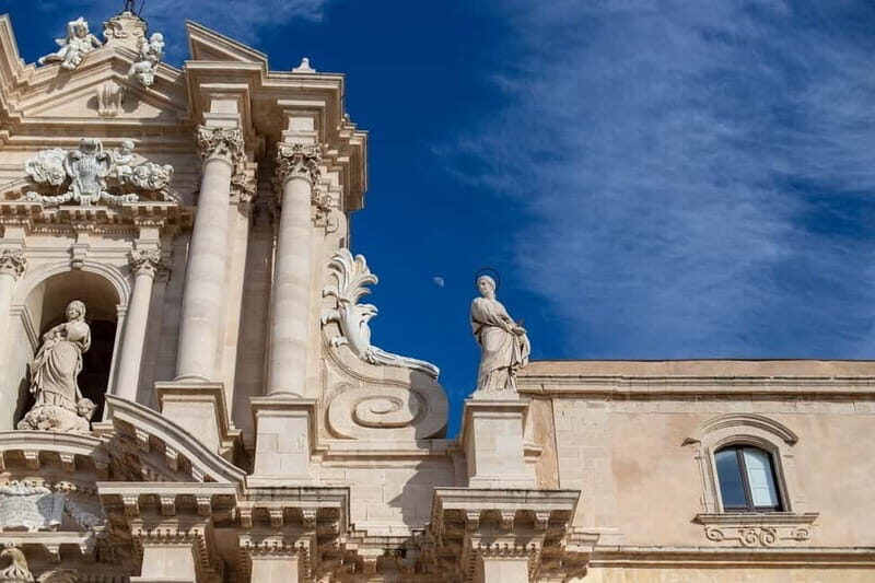 Guided tour of Ortigia with Fish Street Food at the market - Exploring the Details: What This Tour Offers
