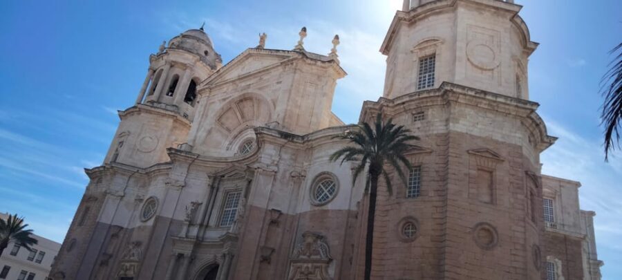 Guided visit on foot through Cádiz: stories from the hand of a local guide - What to Expect on This Cádiz Walking Tour