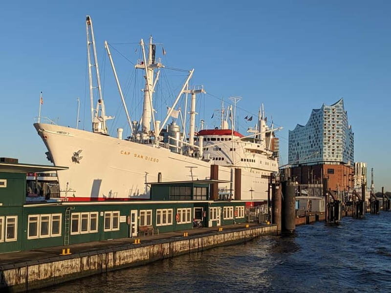 Hamburg: Guided Tour in French, the essentials in 2,5 hours! - Practical Considerations and Value