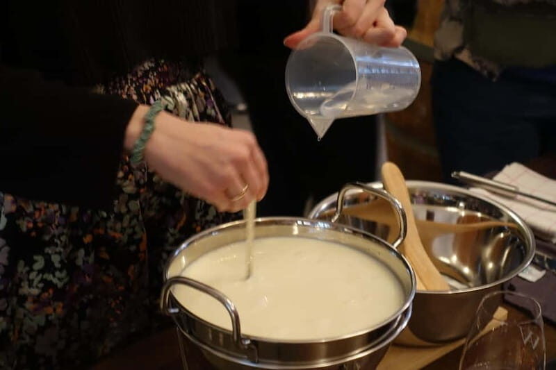 Hamburg: Mozzarella course with accompanying wines (Alte Schmiede Ottensen) - What to Expect During the Class