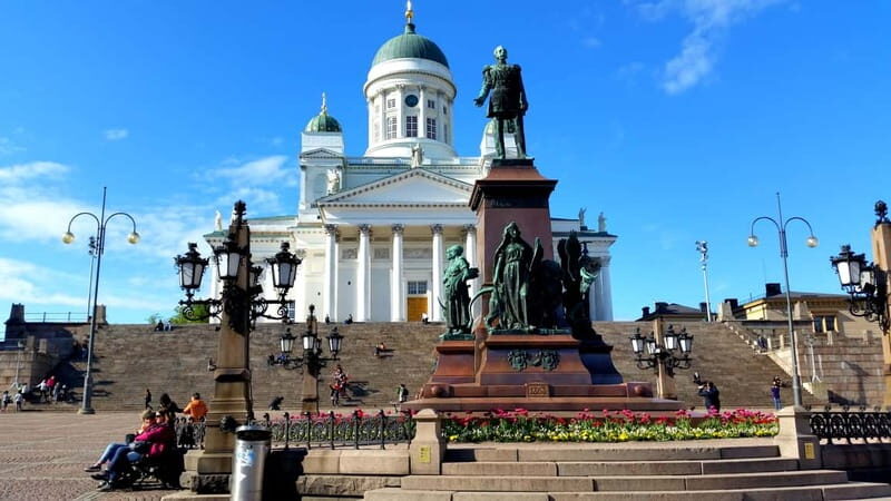 Helsinki: Private All Star Walking Tour - The Heart of Helsinki: Market Square and Sea Swimming