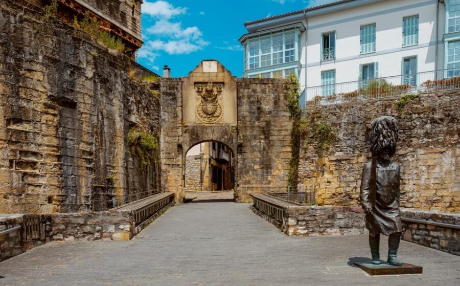 Hondarribia: City Highlights Guided Walking Tour - The Itinerary in Detail