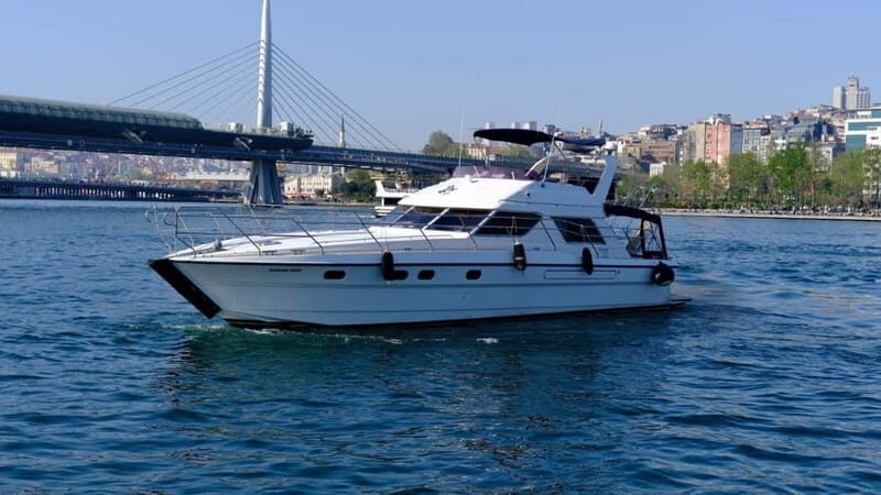 Istanbul: Luxury Yacht on Bosphorus - What to Expect During Your Cruise