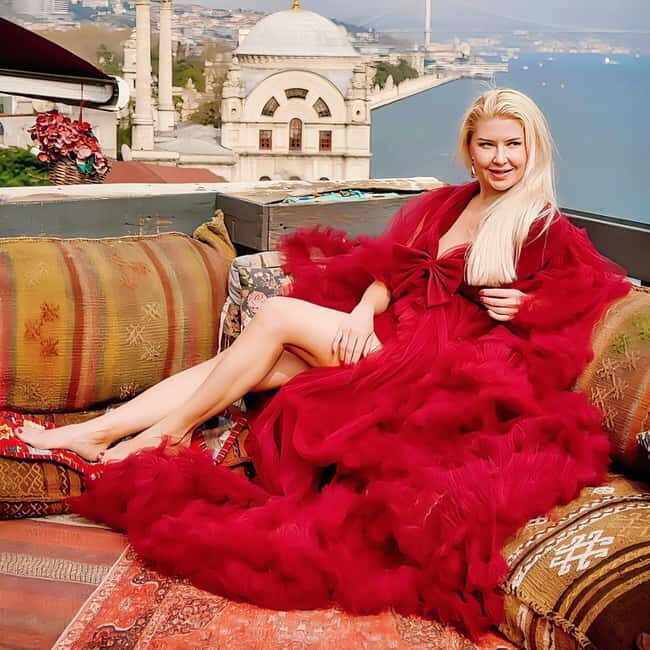 Istanbul: Rooftop Photoshoot with Flying Dress - Who Is This Experience Best For?  