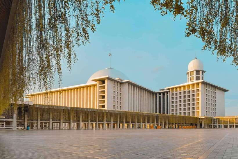 Istiqlal Mosque, National Monument, Kota Tua, and China Town - The Logistics: Comfort and Convenience