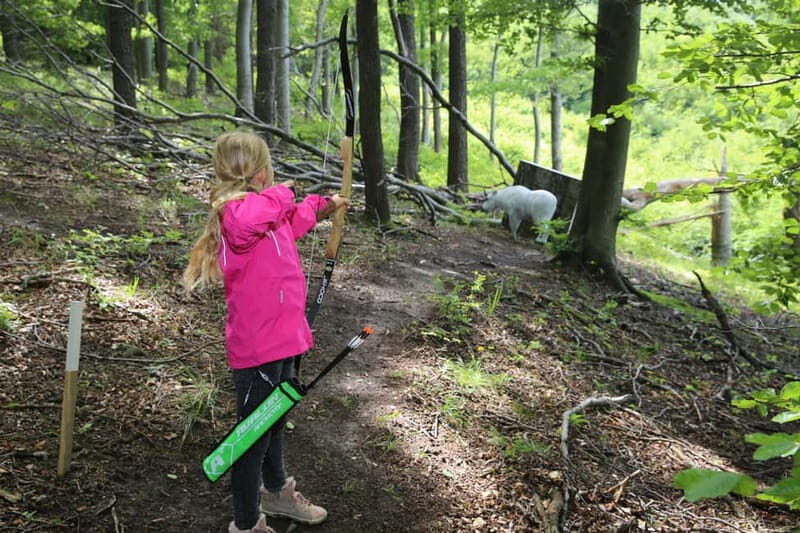 Kahlenberg Vienna: 3D-Archery Park Entry-Ticket & Equipment - The Equipment and Instruction