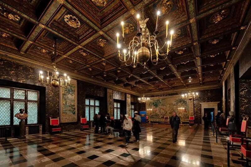 Krakow: Guided Wawel Tour, Lunch, and Vistula River Cruise - Discovering Wawel: Heart of Krakow’s Heritage