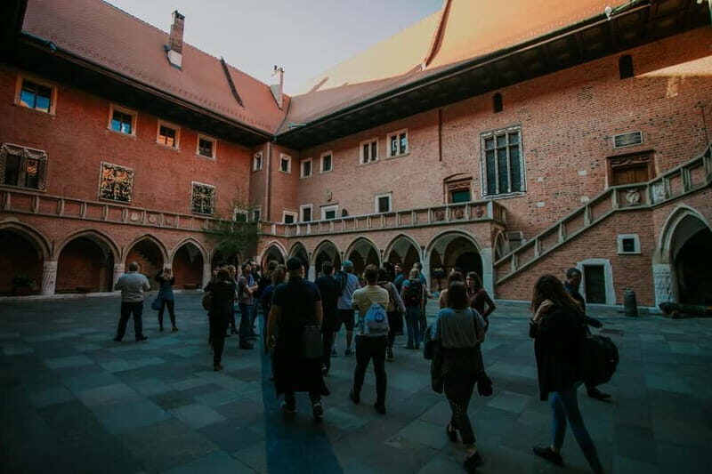 Krakow highlights: Old Town and Wawel Castle Walking Tour - Visiting Highlights and What You’ll Experience