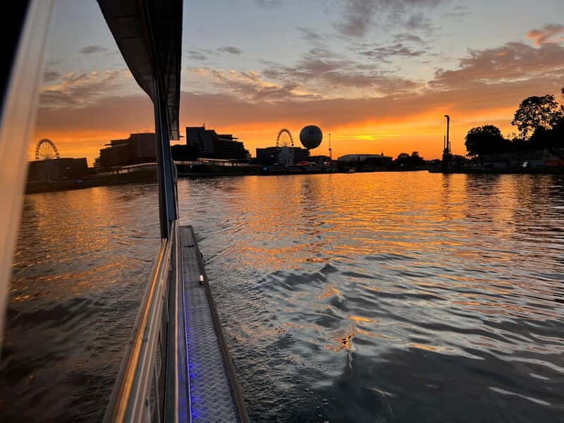 Krakow: Vistula River Sightseeing Cruise with Audio Guide - Detailed Breakdown of the Itinerary