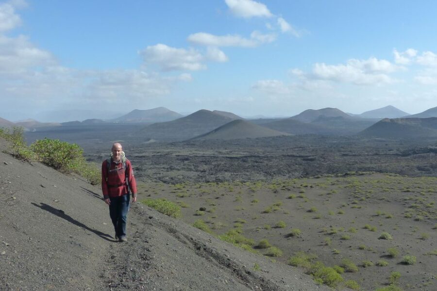 Lanzarote: Guided Volcano Hike with Transfers - Snacks and Comfort
