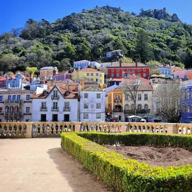 Lisbon: Sintra Half-Day Tour with Pena Palace & Regaleira - Introduction to Sintra and the Tour