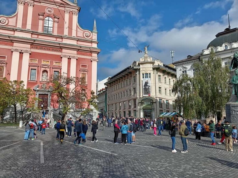 Ljubljana: Old Town Guided Walking Tour in French - How the Tour Works: Practical Details