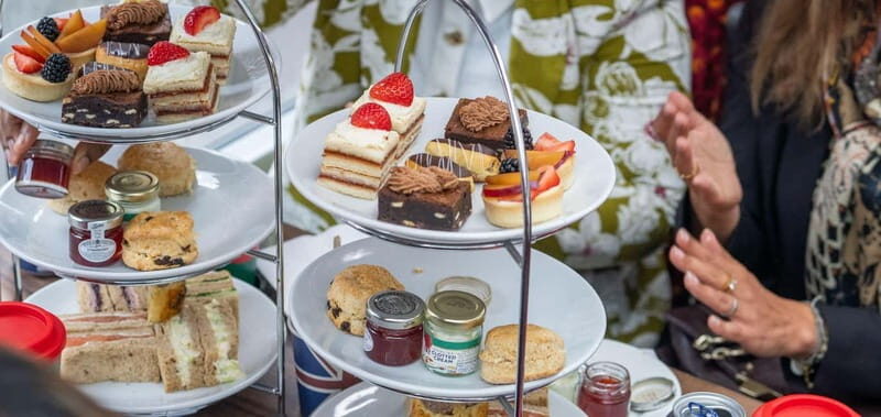 London: Afternoon Tea Bus & Buckingham Palace Entry Option - The Itinerary in Detail