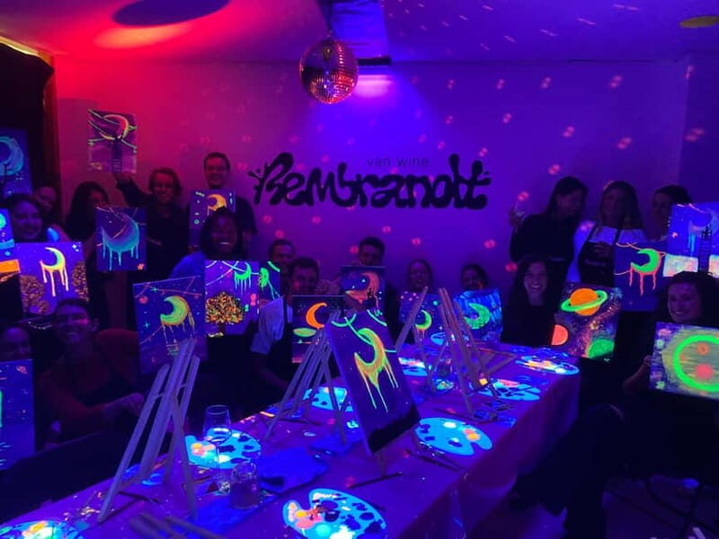London: Bottomless Sip & Paint in the Dark - What the Reviews Say