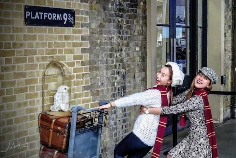 London: Harry Potter Sights and Film Tour: Deluxe Private - The Thames River Scenic Cruise and Borough Market