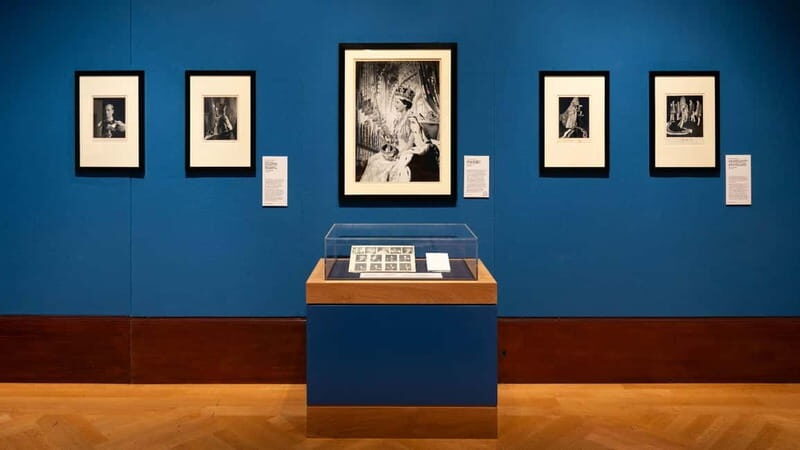London: Highlights Tour & Buckingham Palace Kings Gallery - What to Expect During the Tour