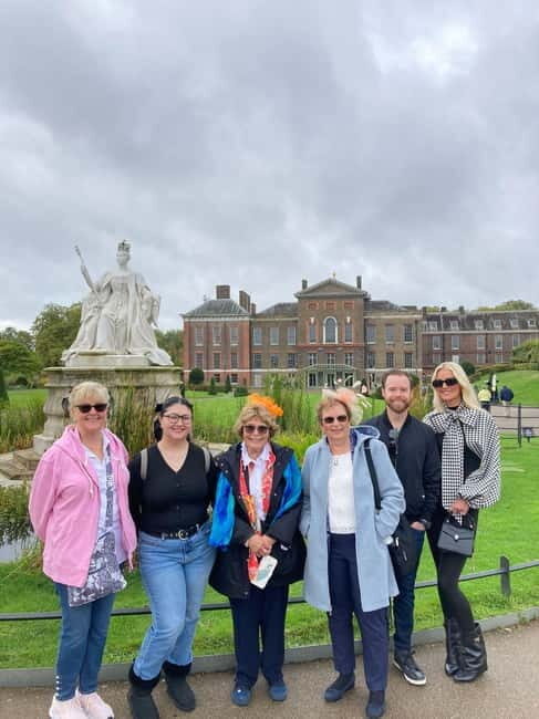 London: VIP Kensington Palace Gardens Tour & Royal High Tea - Exploring Kensington Palace and Gardens