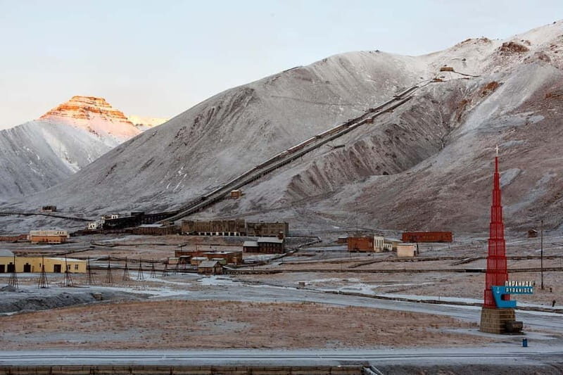 Longyearbyen: Pyramiden & Glacier Arctic Boat Tour - An In-Depth Look at the Experience