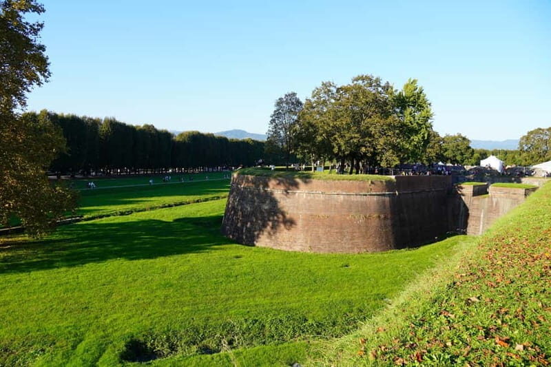 Lucca: guided tour of San Martino, San Frediano, city center - Authenticity and Practical Tips