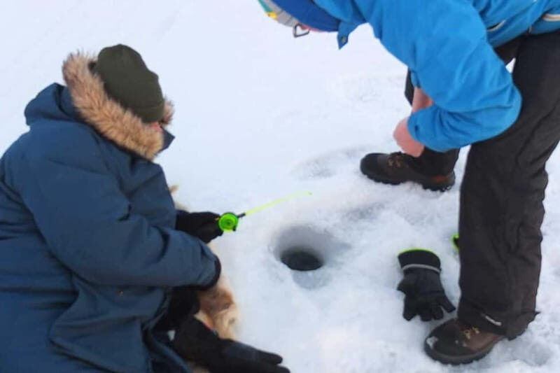 Lulea: Ice Fishing Tour in the heart of the city with Guide - The Experience of Learning Ice Fishing