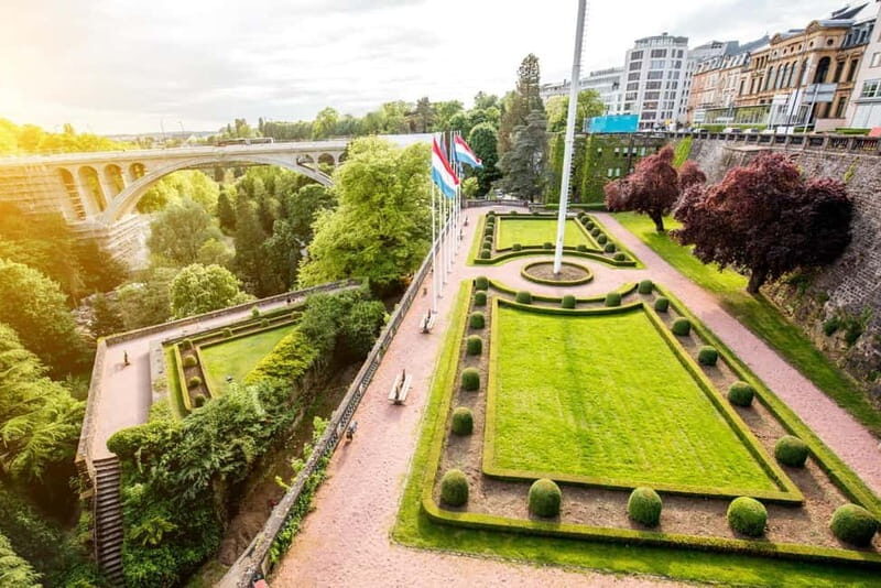 Luxembourg: Intro Walking Tour with a Local - Why This Tour Works Well