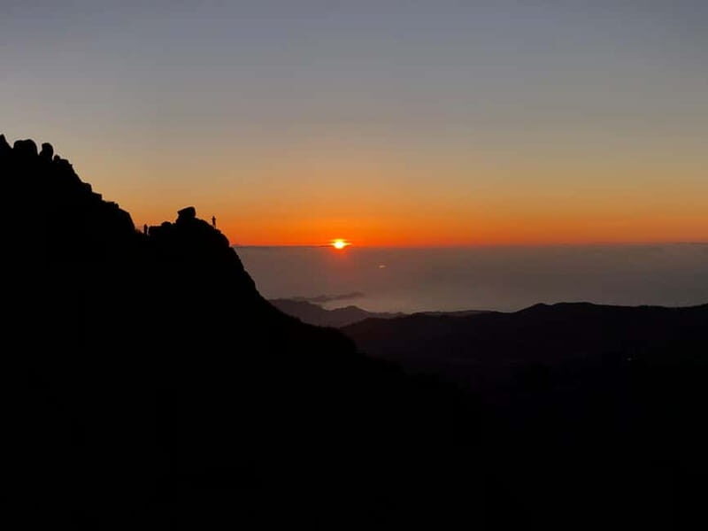 Madeira: Sunrise at Pico do Arieiro & Hike Larano trail - The Sunrise at Pico do Arieiro: A Mountain Awakening