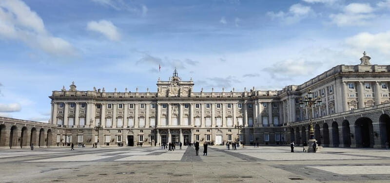 Madrid: Guided tour of the Royal Palace in French - Why This Tour Offers Great Value