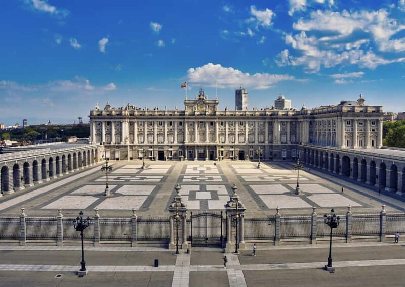 Madrid: Royal Palace Small Group Guided Tour & Wine Tasting - The Breakdown: How the Day Unfolds