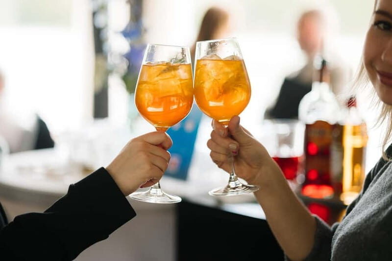 Malalata Party: Music cruises by sightseeing boats - An In-Depth Look at the Malalata Party: Music Cruises on the Danube