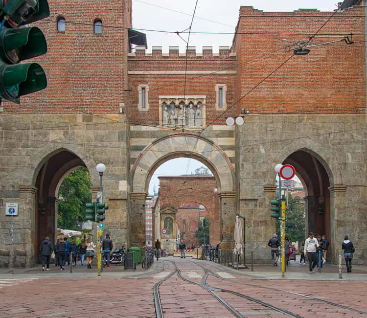 Milan: Colonne di San Lorenzo and Navigli Guided Tour - Navigli: The Canals and Creative Heart of Milan