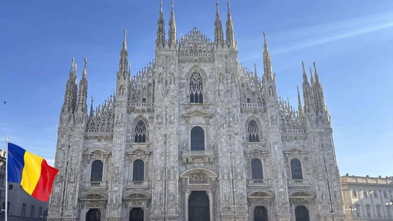 Milan: Duomo Fast-Track & Rooftop Access  Tour in Romanian - Exploring the Interior of the Duomo