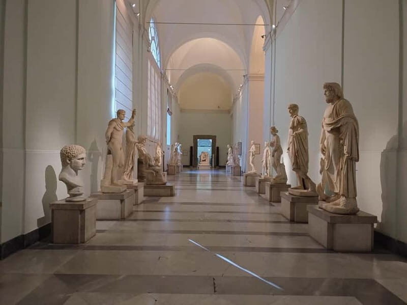National Archaeological Museum synchronized audioguided tour without QR or app - The Experience of Using Headphones and Guided Routes