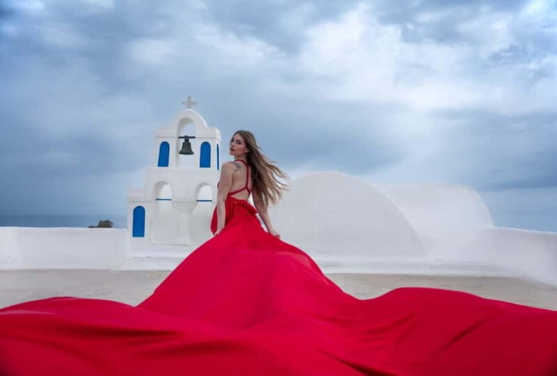 Oía: Santorini Professional Photoshoot with Edited Photos - What Makes This Photoshoot Stand Out?