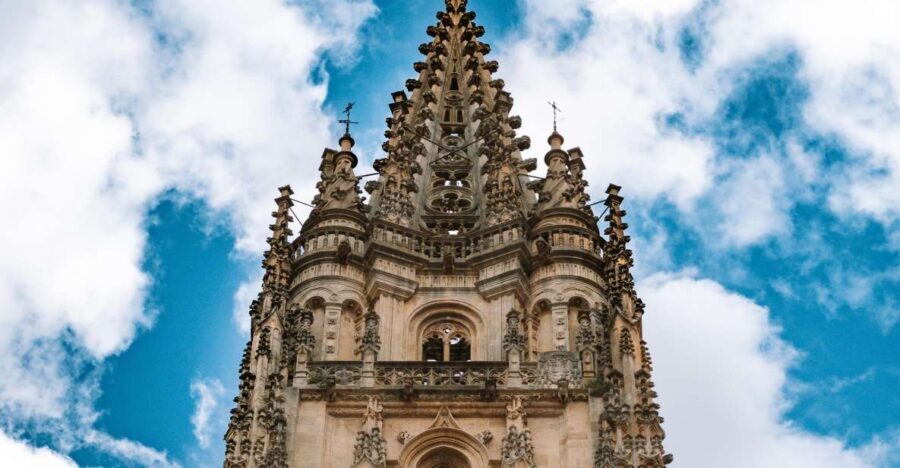 Oviedo : Walking tour of the Historic Center - Art, Sculptures, and Surprises