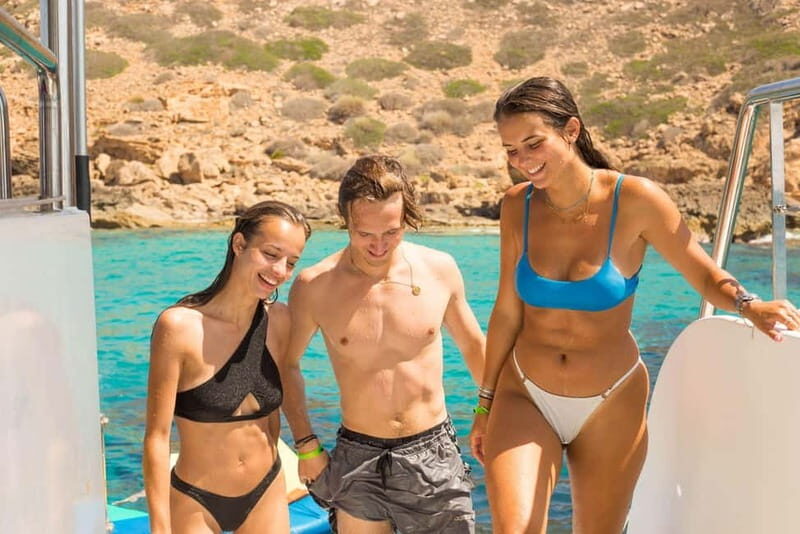 Palma: Deluxe Catamaran with Snacks, Drink, SUP & Snorkeling - FAQs