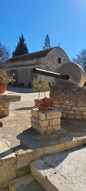 Paphos: Troodos Mountains Jeep Tour with Wine Tasting - What Makes This Tour Stand Out?