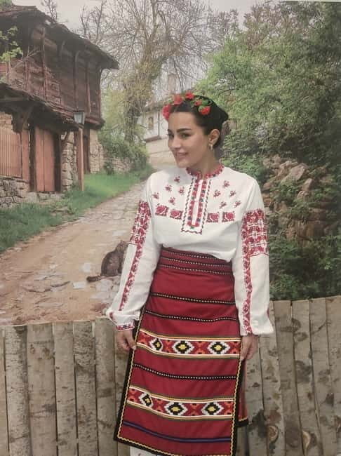 Photos with traditional costumes in Sofia - Why Travelers Love This Experience