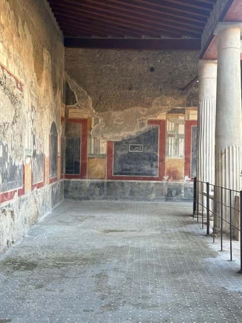 Pompeii and Vesuvius Cellars: Tour with Pick-Up in Positano - Itinerary Breakdown