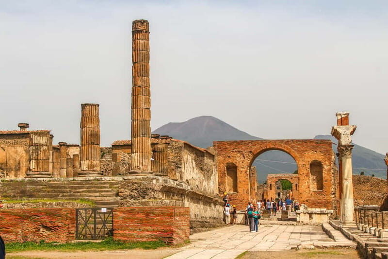 Pompeii: Day Trip with High-Speed Train & Guided tour - Approaching Pompeii: First Impressions
