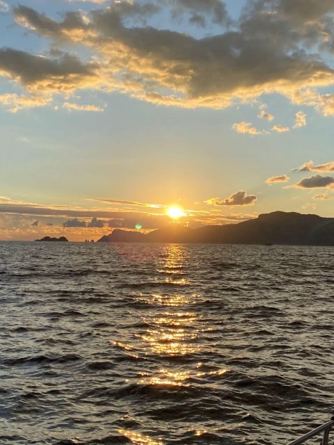 Positano: Amalfi Coast Sunset Group Boat Tour with Prosecco - Breaking Down the Itinerary