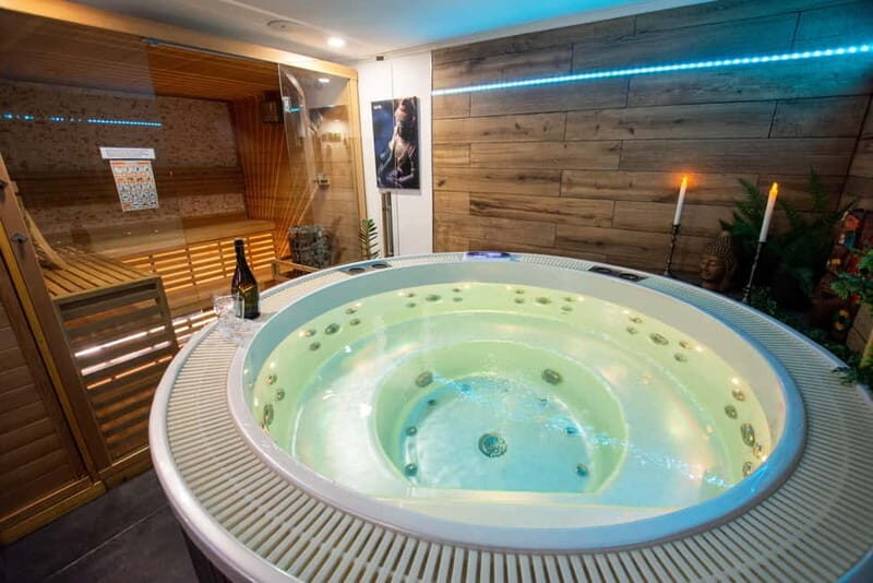 Prague: Modern Private Spa with Jacuzzi and Sauna - The Experience in Detail