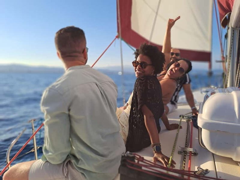 Private boat with open bar and snacks - What to Expect During the Tour