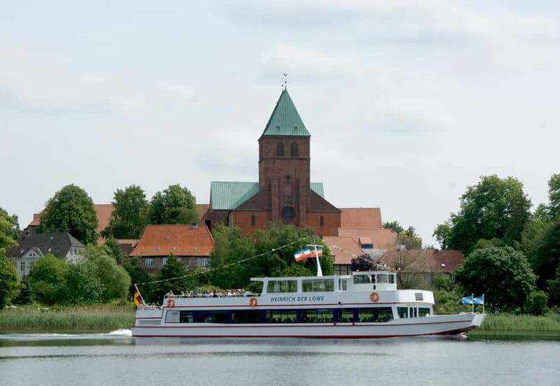 Ratzeburg Lake: 2-hour historical boat tour with entertainment - The Experience in Detail: What Makes It Special