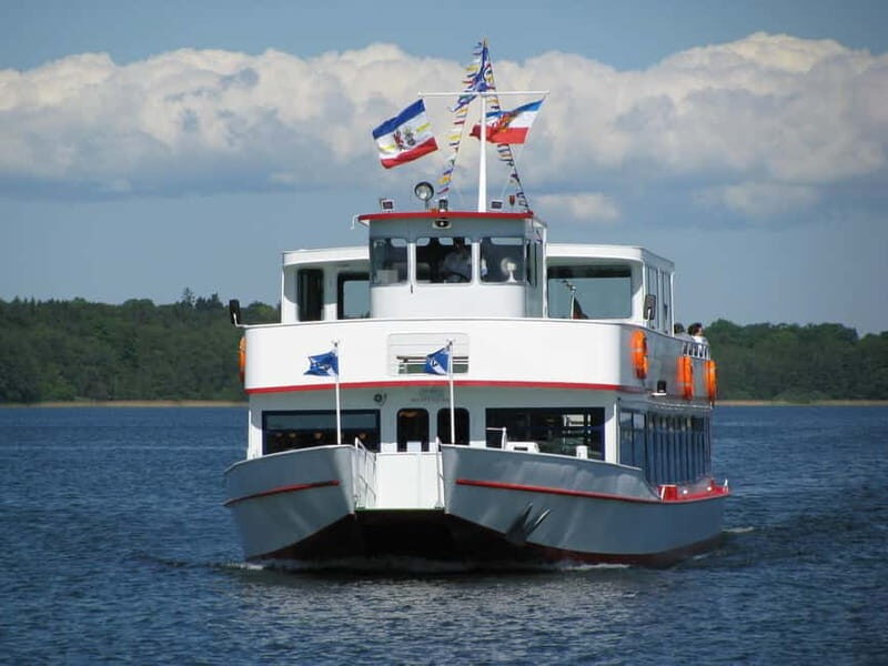 Ratzeburg Lake: 2-hour historical boat tour with entertainment - Exploring the Itinerary in Detail