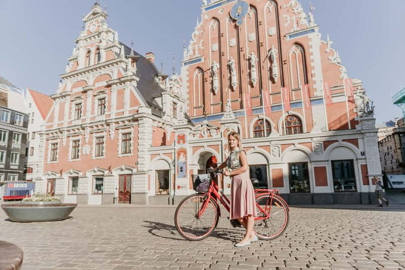 Riga: Architecture and Districts Bicycle Sightseeing Tour - Exploring the Districts and Architectural Contrasts