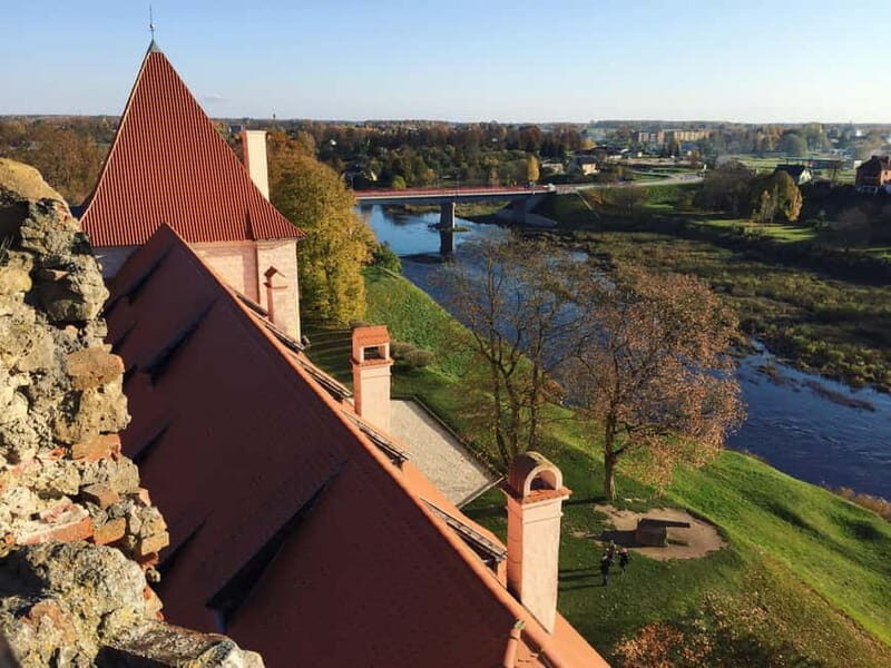 Riga: Bauska Castle, Rundale Palace and Hill of Crosses Trip - Analyzing the Experience: What to Expect