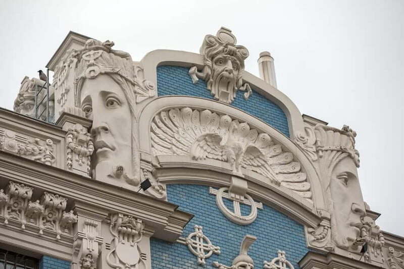 Riga's Old Center and Art Nouveau Tour - Exploring the Art Nouveau District
