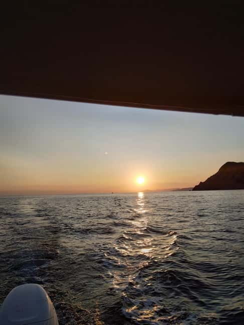 Riomaggiore: Cinque Terre Sunset Tour with Wine & Focaccia - Why the Experience Works