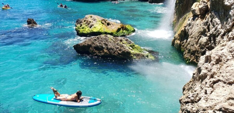 Ruta libre en paddel surf por la cascada de Nerja y Maro - La experiencia en el contexto de Nerja